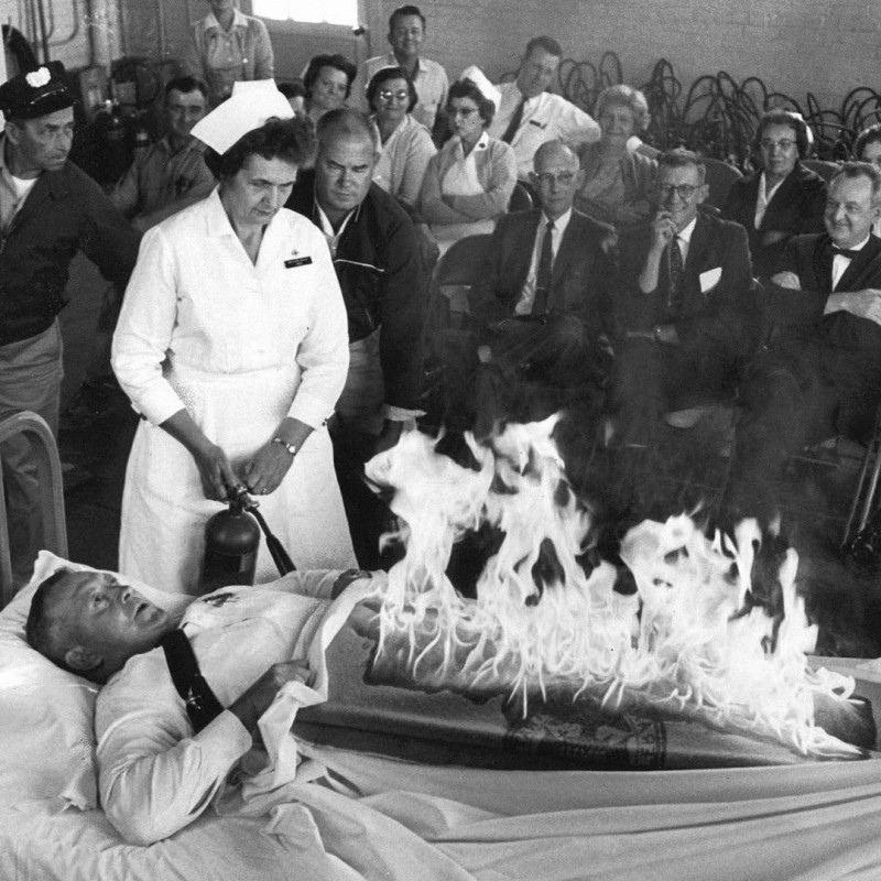 Пожарная подготовка в больнице: инструктор Клиффорд Робертс, 1965